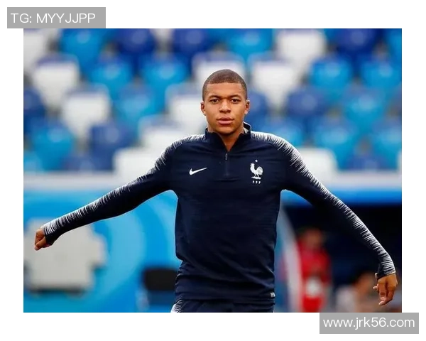 差点猝死的足球明星背后的故事与启示让我们重新审视运动员的健康与压力